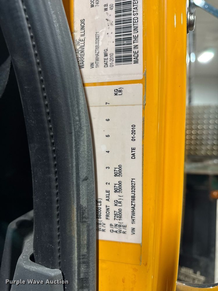 image for item DH9867 2011 International 7400 spreader truck