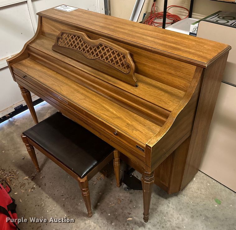 image for item DL1079 Kimball S235 piano