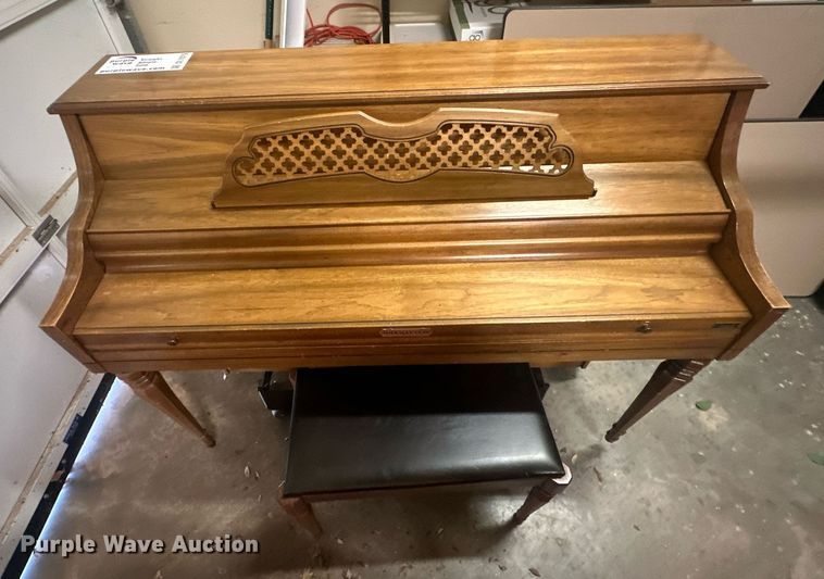 image for item DL1079 Kimball S235 piano