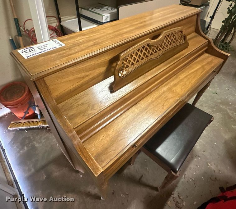 image for item DL1079 Kimball S235 piano