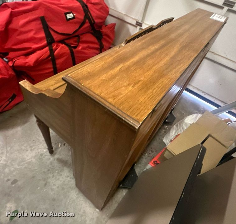 image for item DL1079 Kimball S235 piano