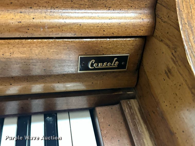 image for item DL1079 Kimball S235 piano