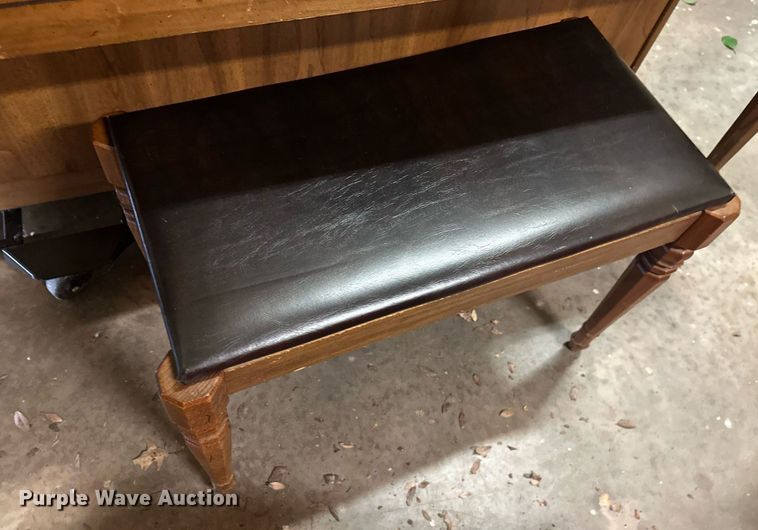 image for item DL1079 Kimball S235 piano