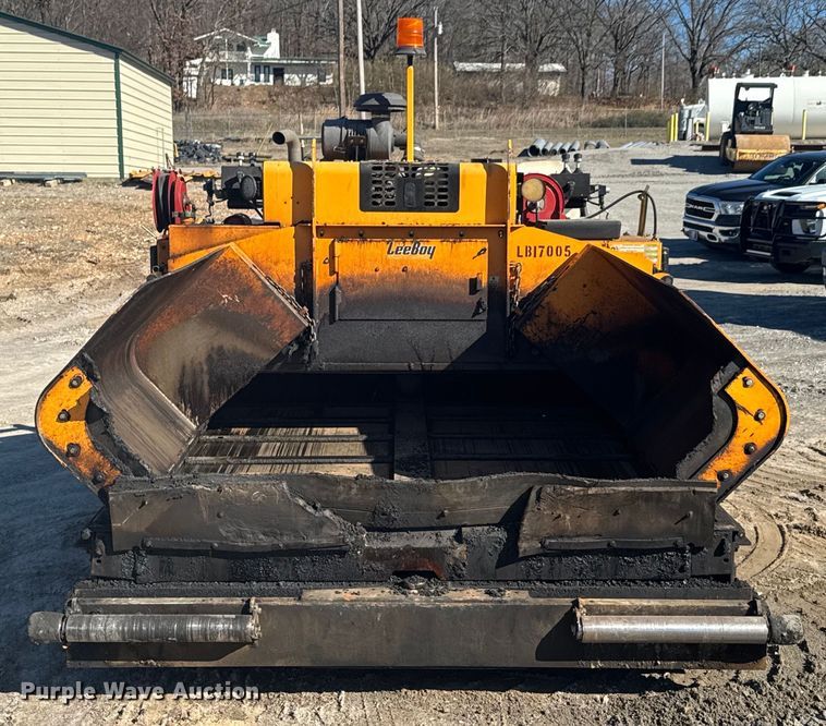 image for item DO0433 2017 LeeBoy 8515D paver