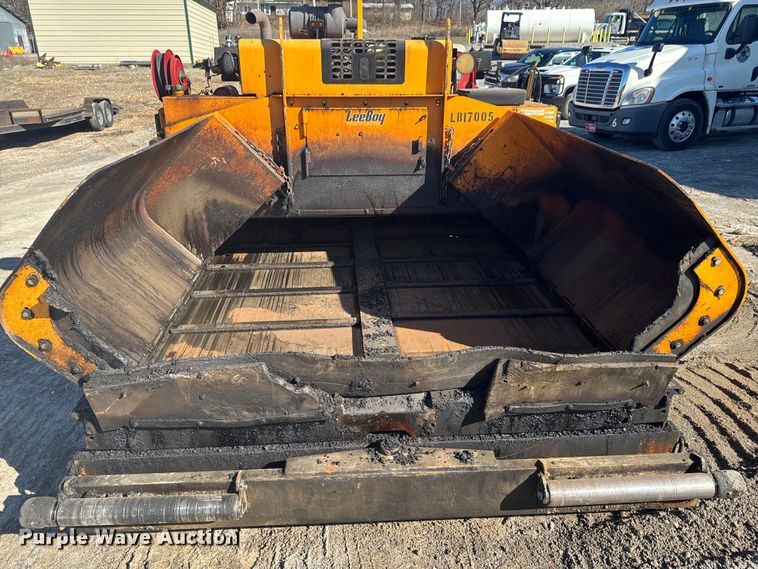 image for item DO0433 2017 LeeBoy 8515D paver