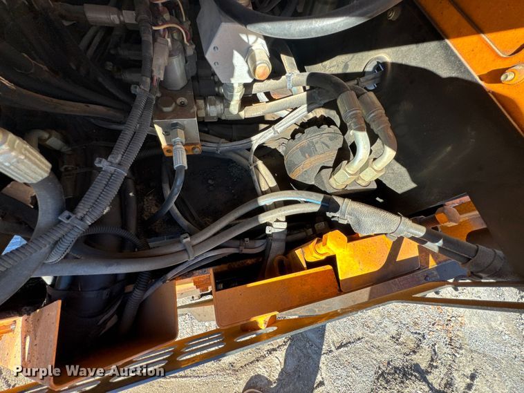 image for item DO0433 2017 LeeBoy 8515D paver