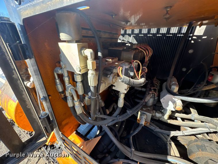 image for item DO0433 2017 LeeBoy 8515D paver