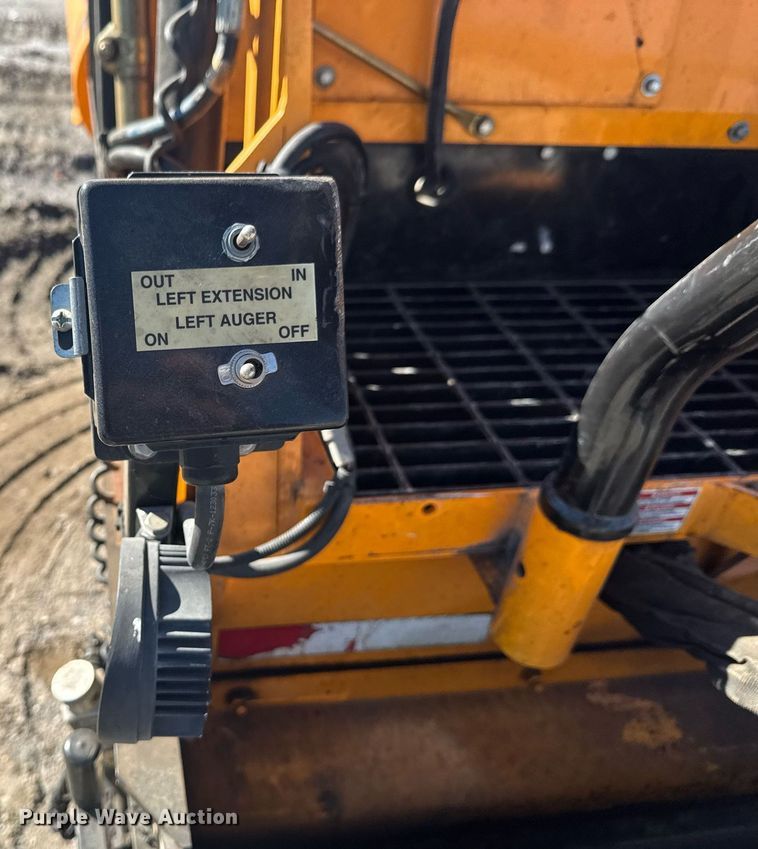 image for item DO0433 2017 LeeBoy 8515D paver