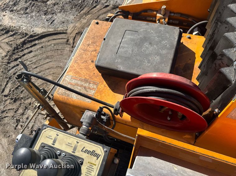 image for item DO0433 2017 LeeBoy 8515D paver