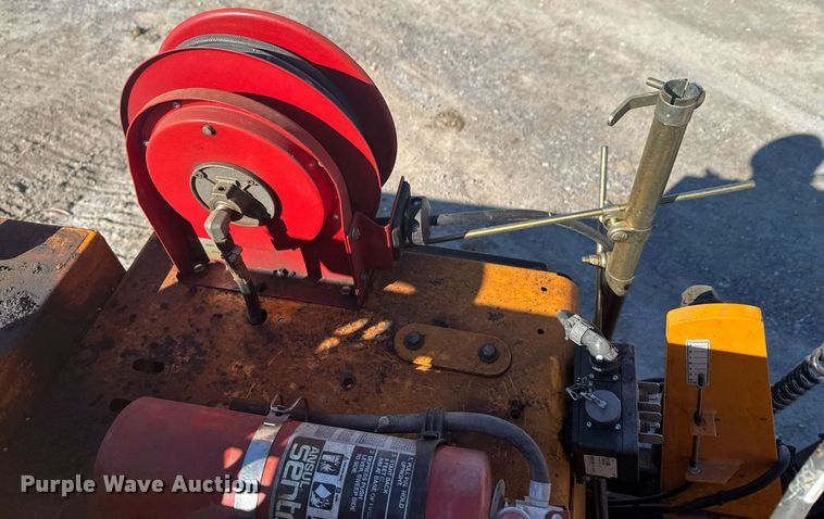 image for item DO0433 2017 LeeBoy 8515D paver