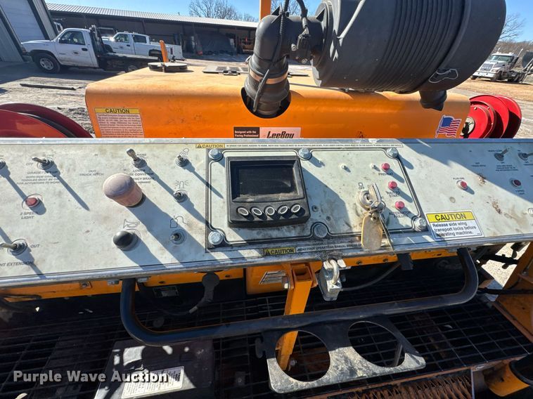 image for item DO0433 2017 LeeBoy 8515D paver