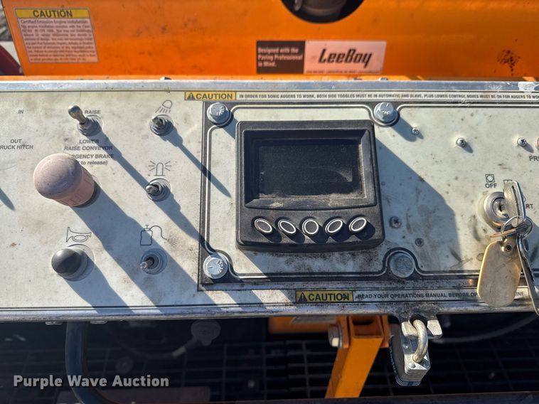 image for item DO0433 2017 LeeBoy 8515D paver