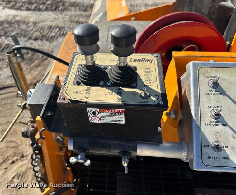 image for item DO0433 2017 LeeBoy 8515D paver