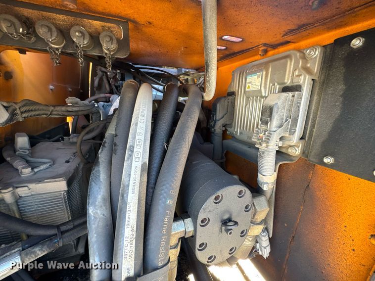 image for item DO0433 2017 LeeBoy 8515D paver