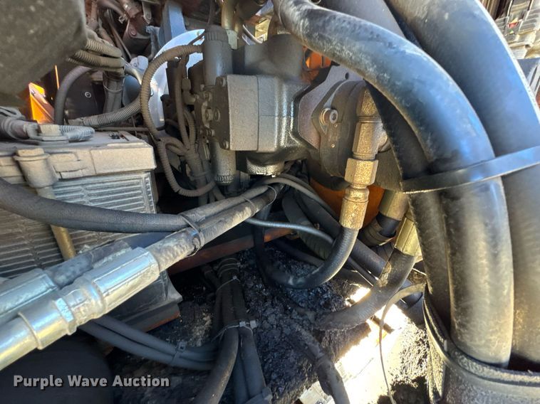 image for item DO0433 2017 LeeBoy 8515D paver