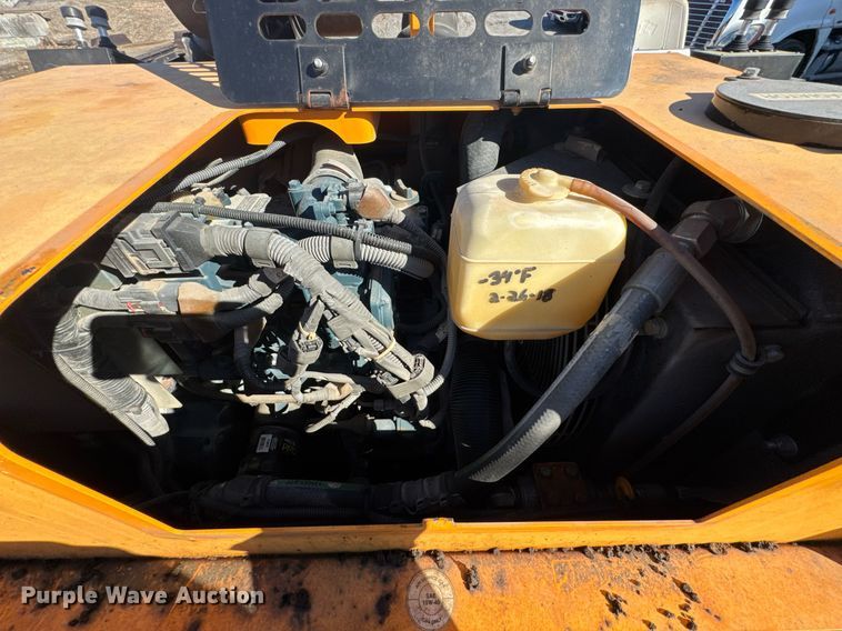 image for item DO0433 2017 LeeBoy 8515D paver