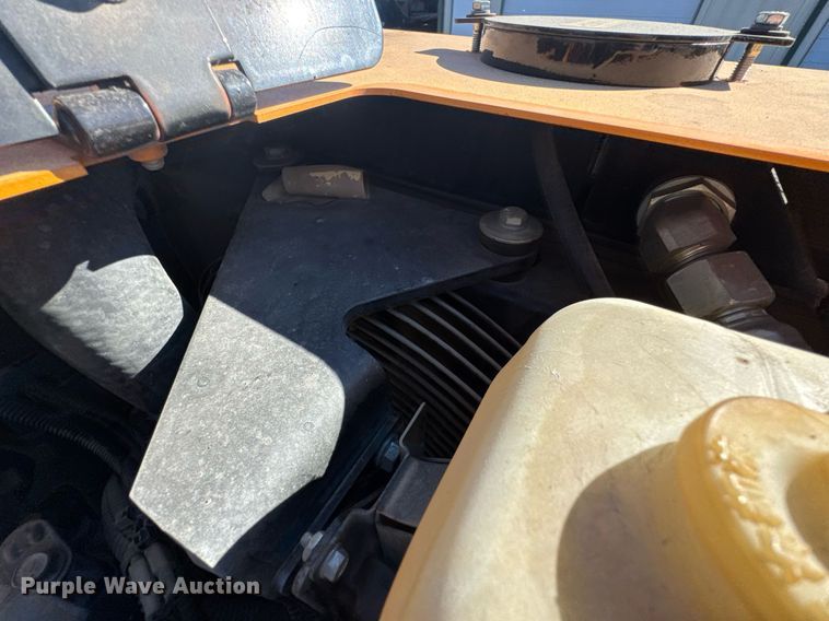 image for item DO0433 2017 LeeBoy 8515D paver