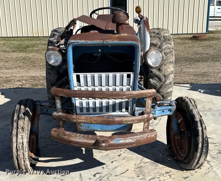 image for item DO0436 Ford B1023C tractor