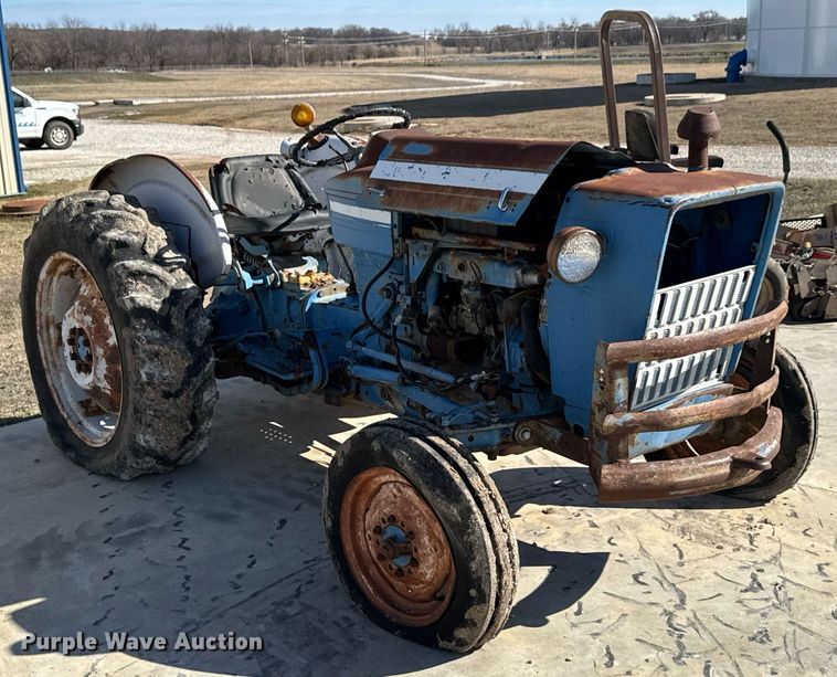 image for item DO0436 Ford B1023C tractor