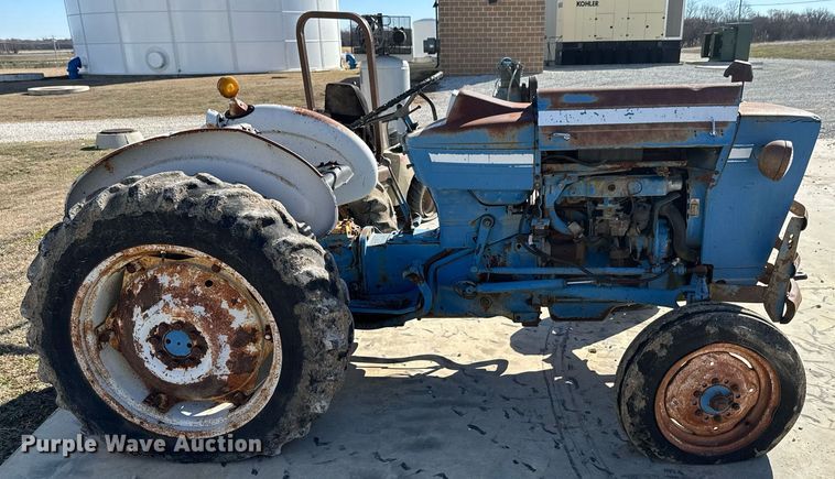 image for item DO0436 Ford B1023C tractor