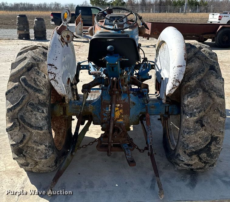 image for item DO0436 Ford B1023C tractor
