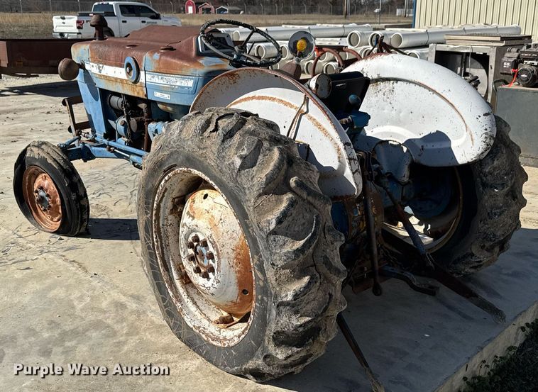 image for item DO0436 Ford B1023C tractor