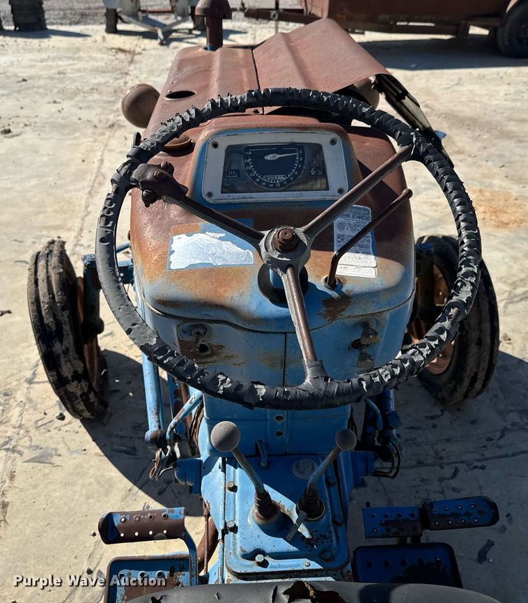 image for item DO0436 Ford B1023C tractor