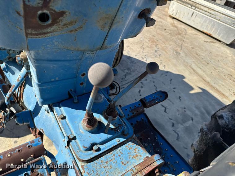 image for item DO0436 Ford B1023C tractor