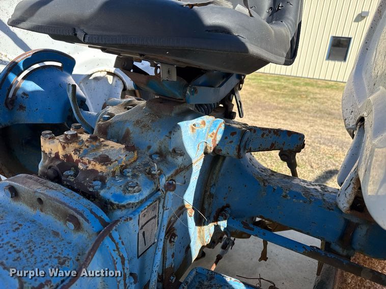 image for item DO0436 Ford B1023C tractor