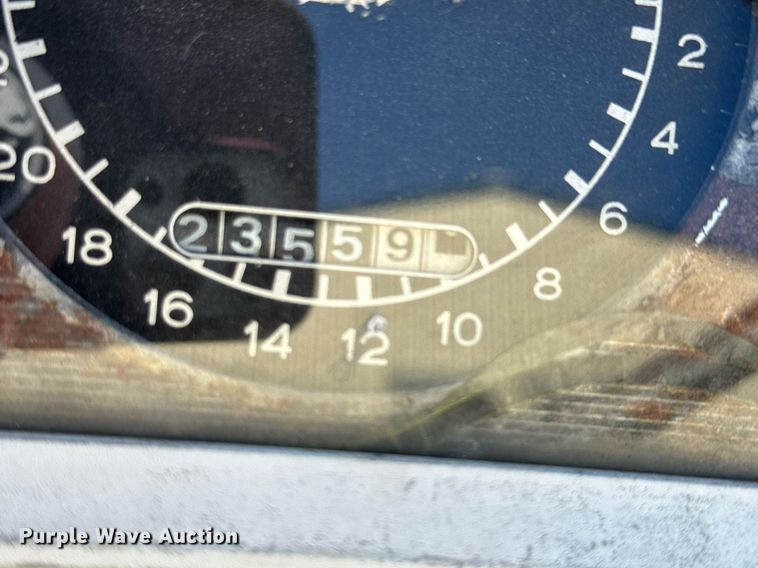 image for item DO0436 Ford B1023C tractor