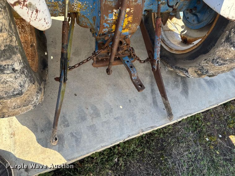 image for item DO0436 Ford B1023C tractor