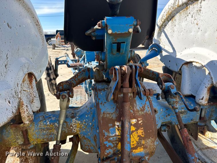 image for item DO0436 Ford B1023C tractor