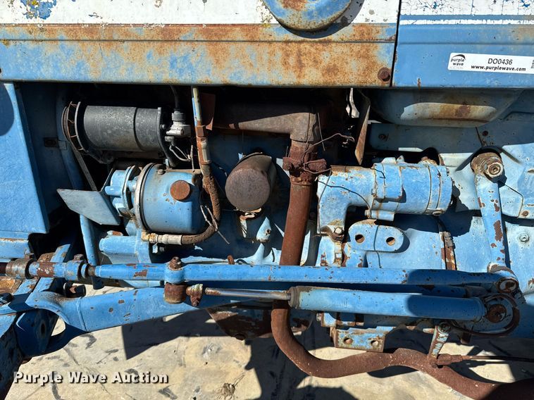 image for item DO0436 Ford B1023C tractor