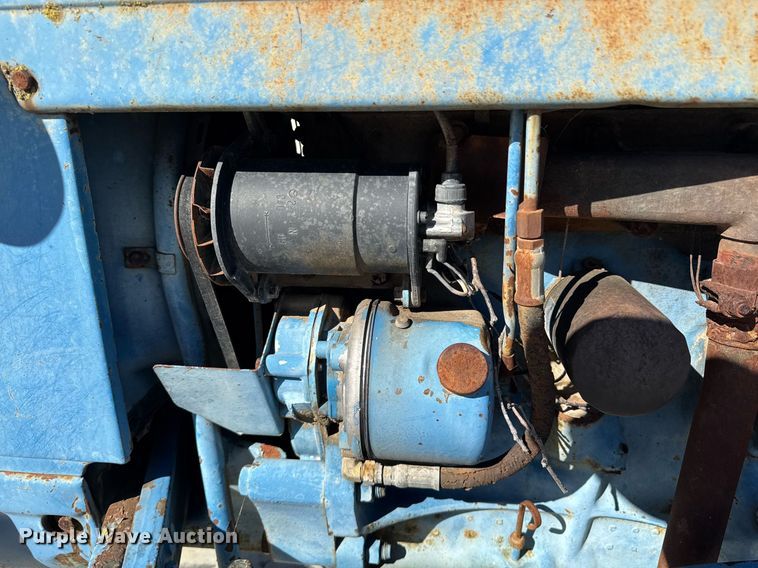 image for item DO0436 Ford B1023C tractor