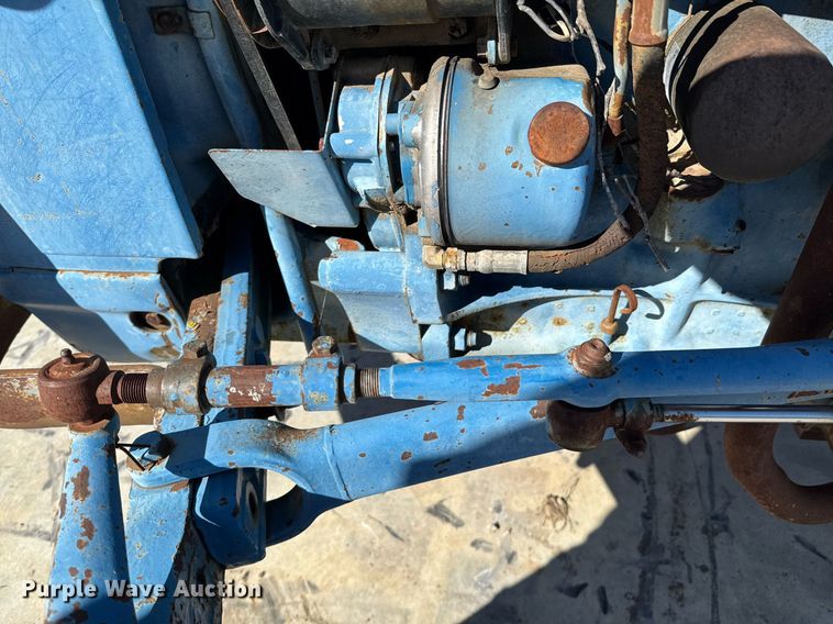 image for item DO0436 Ford B1023C tractor