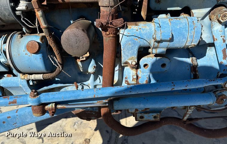 image for item DO0436 Ford B1023C tractor