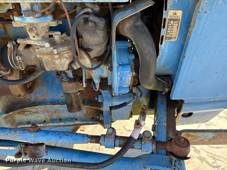 image for item DO0436 Ford B1023C tractor