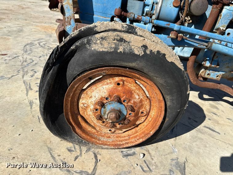 image for item DO0436 Ford B1023C tractor