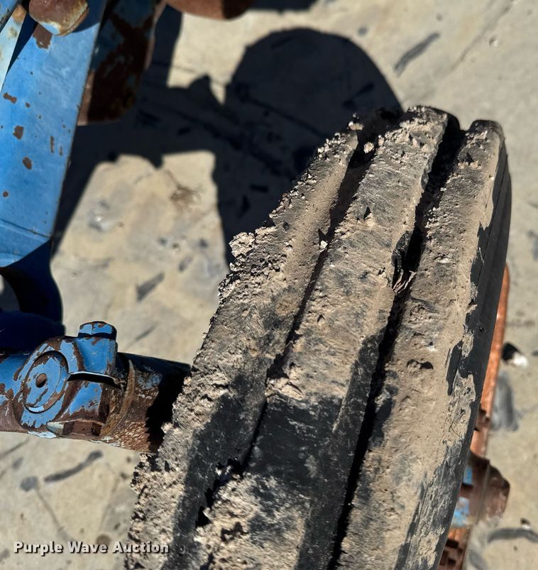 image for item DO0436 Ford B1023C tractor