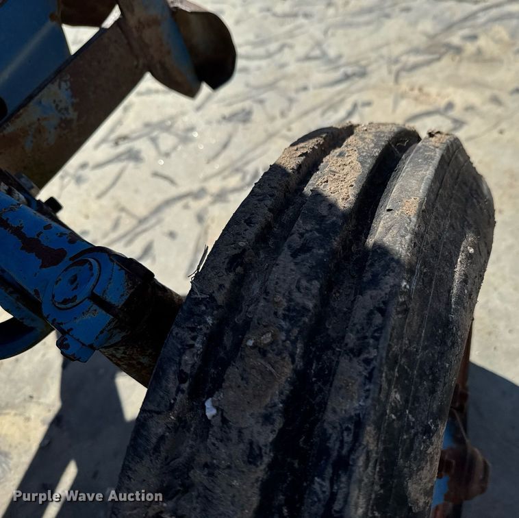 image for item DO0436 Ford B1023C tractor