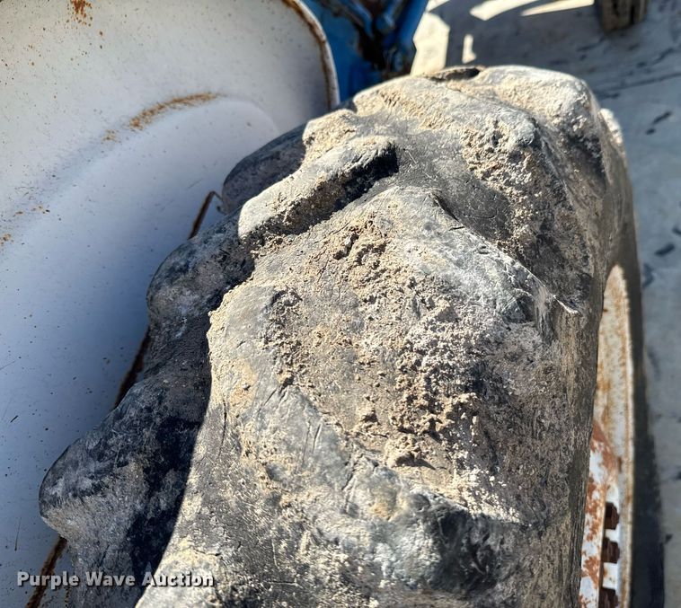 image for item DO0436 Ford B1023C tractor