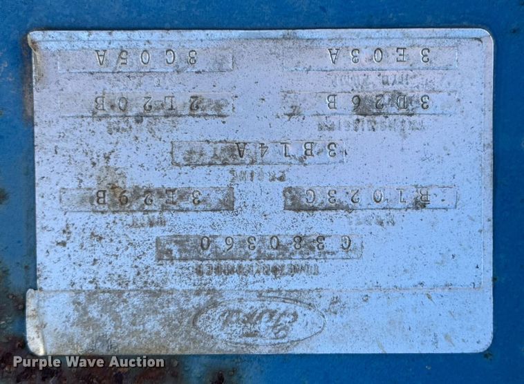 image for item DO0436 Ford B1023C tractor