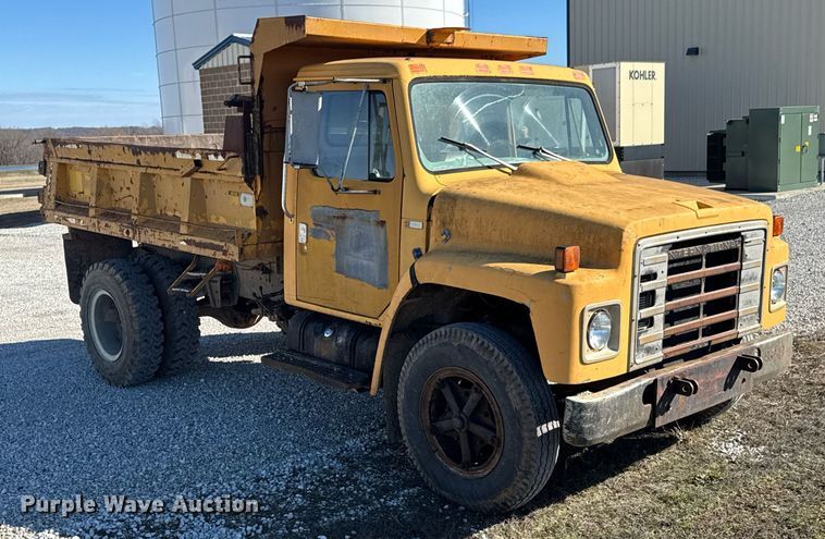image for item DO0440 1983 International 1724 dump truck