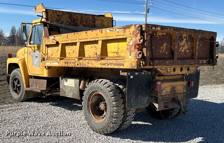 image for item DO0440 1983 International 1724 dump truck