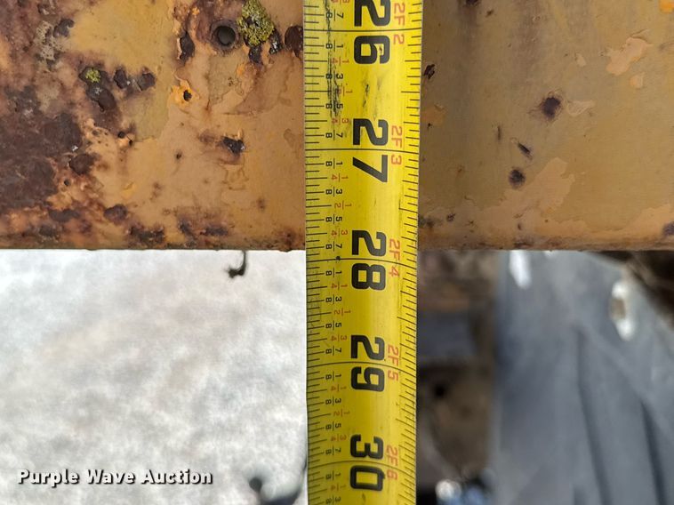 image for item DO0440 1983 International 1724 dump truck