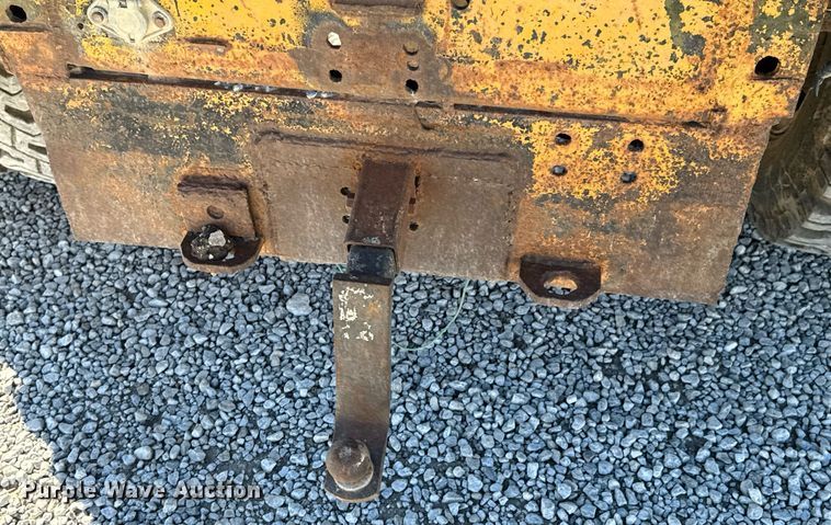 image for item DO0440 1983 International 1724 dump truck