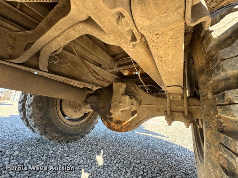 image for item DO0440 1983 International 1724 dump truck
