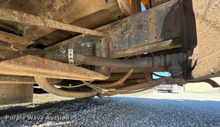 image for item DO0440 1983 International 1724 dump truck