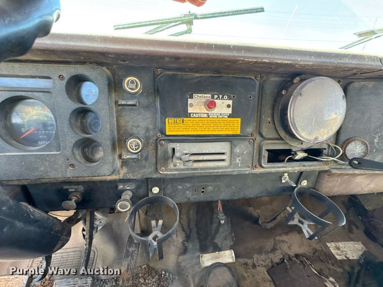 image for item DO0440 1983 International 1724 dump truck