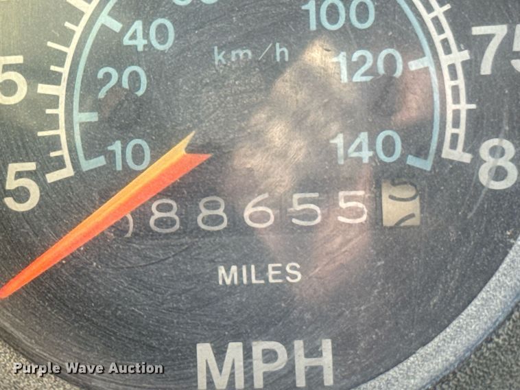 image for item DO0440 1983 International 1724 dump truck